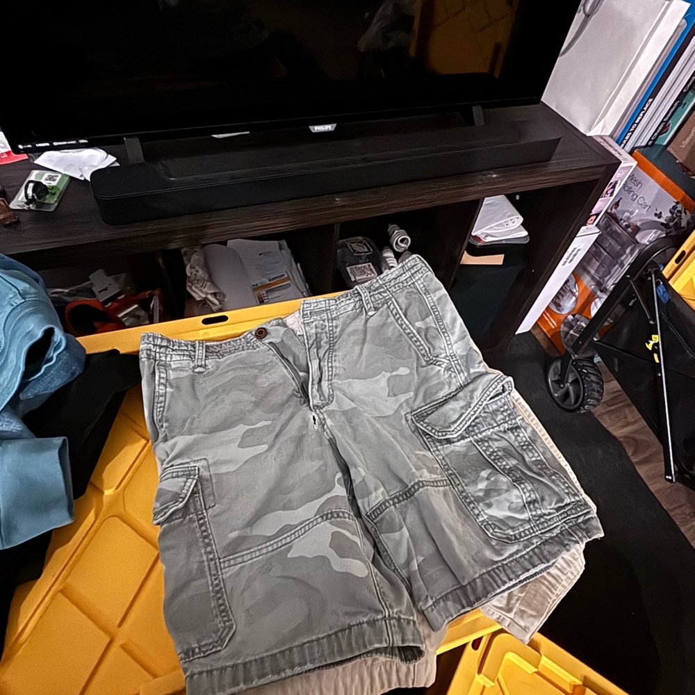 Hollister Men's Light Gray Camo Cargo Shorts
